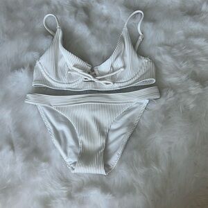 Hollister bikini size xs. White. Great condition!!